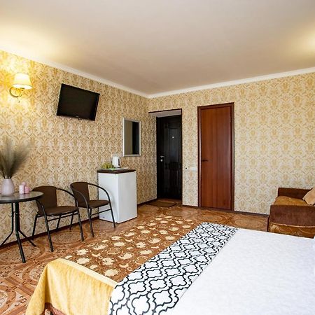 Олимп Hotell Zaliznyi Port Exteriör bild