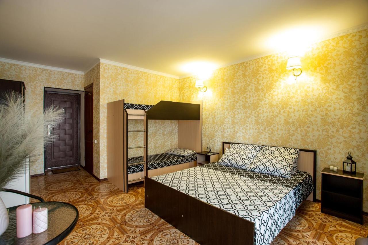 Олимп Hotell Zaliznyi Port Exteriör bild