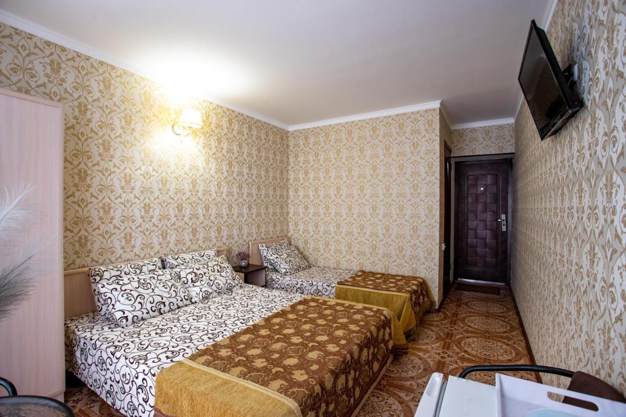 Олимп Hotell Zaliznyi Port Exteriör bild