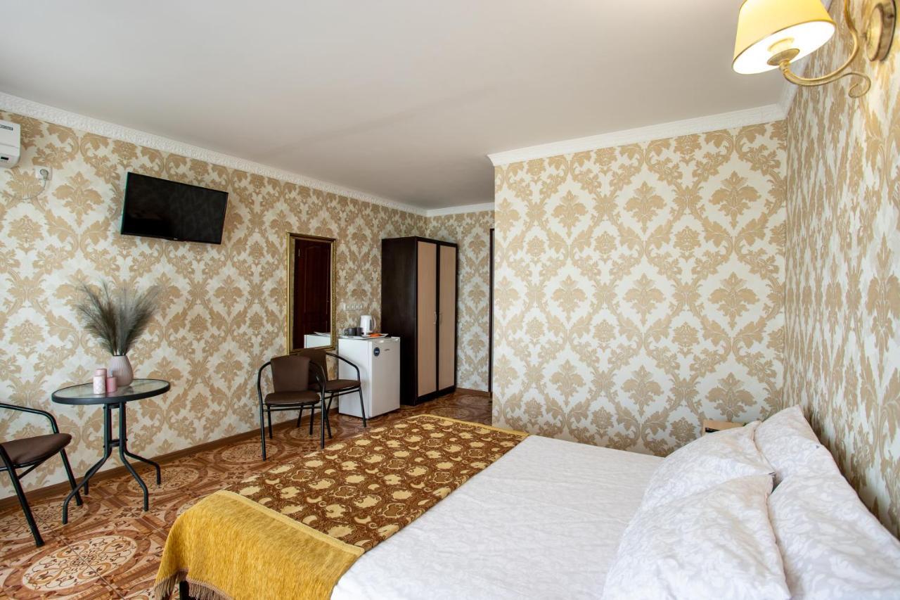 Олимп Hotell Zaliznyi Port Exteriör bild