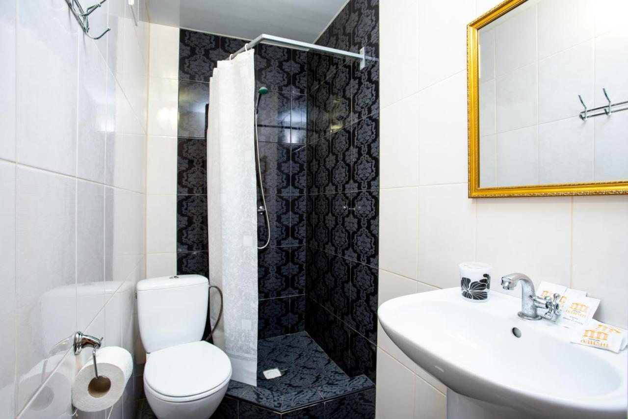 Олимп Hotell Zaliznyi Port Exteriör bild