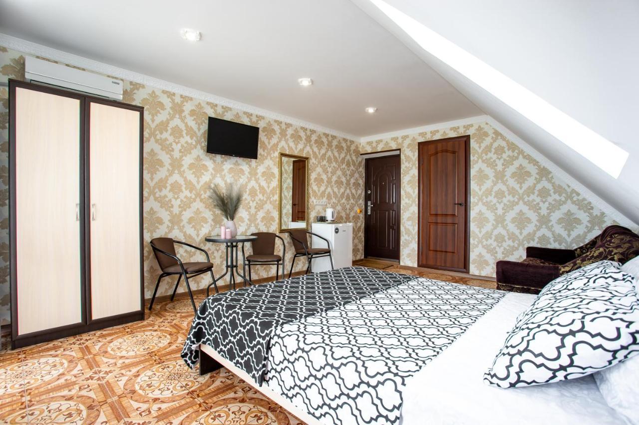 Олимп Hotell Zaliznyi Port Exteriör bild