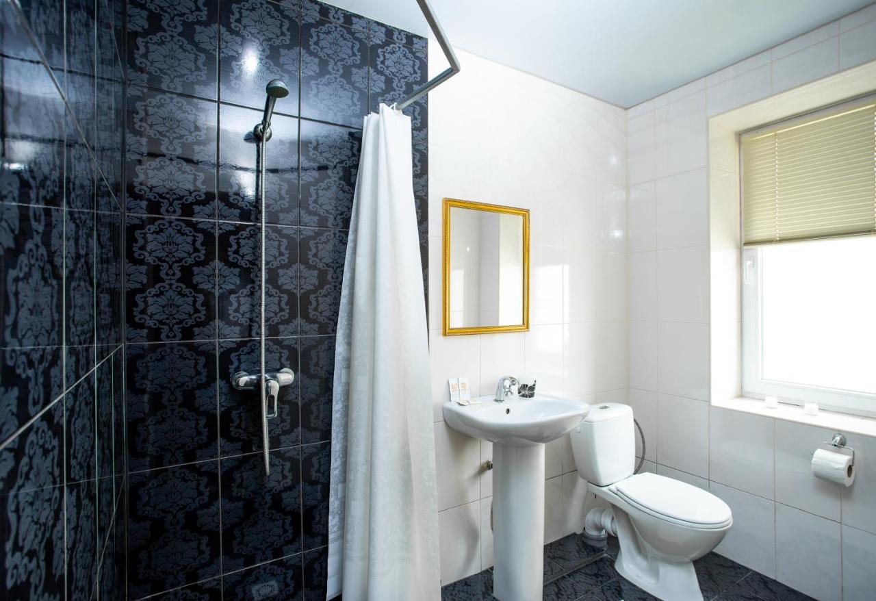 Олимп Hotell Zaliznyi Port Exteriör bild